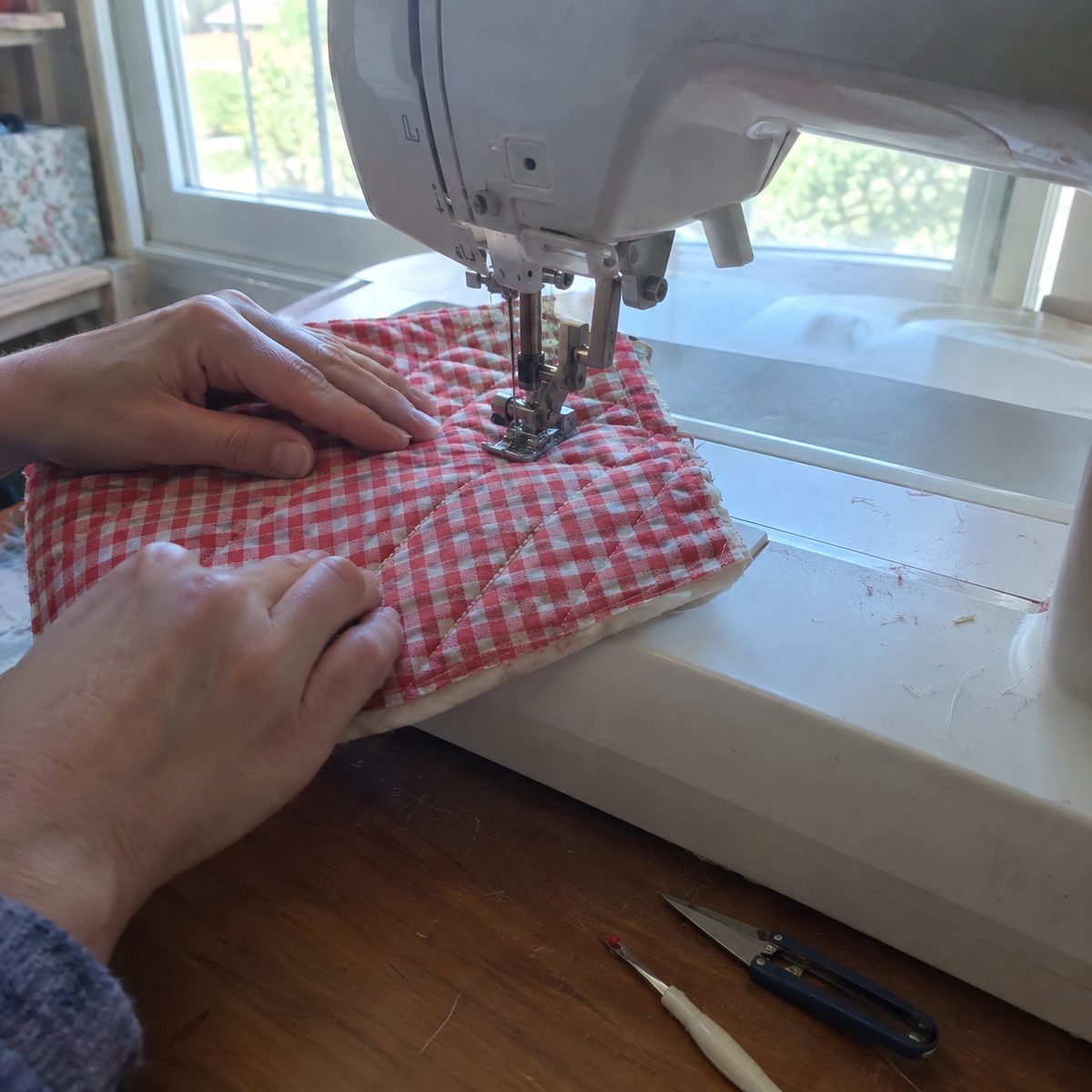 Quilting diagonal lines on a pot holder with a walking foot on a home sewing machine